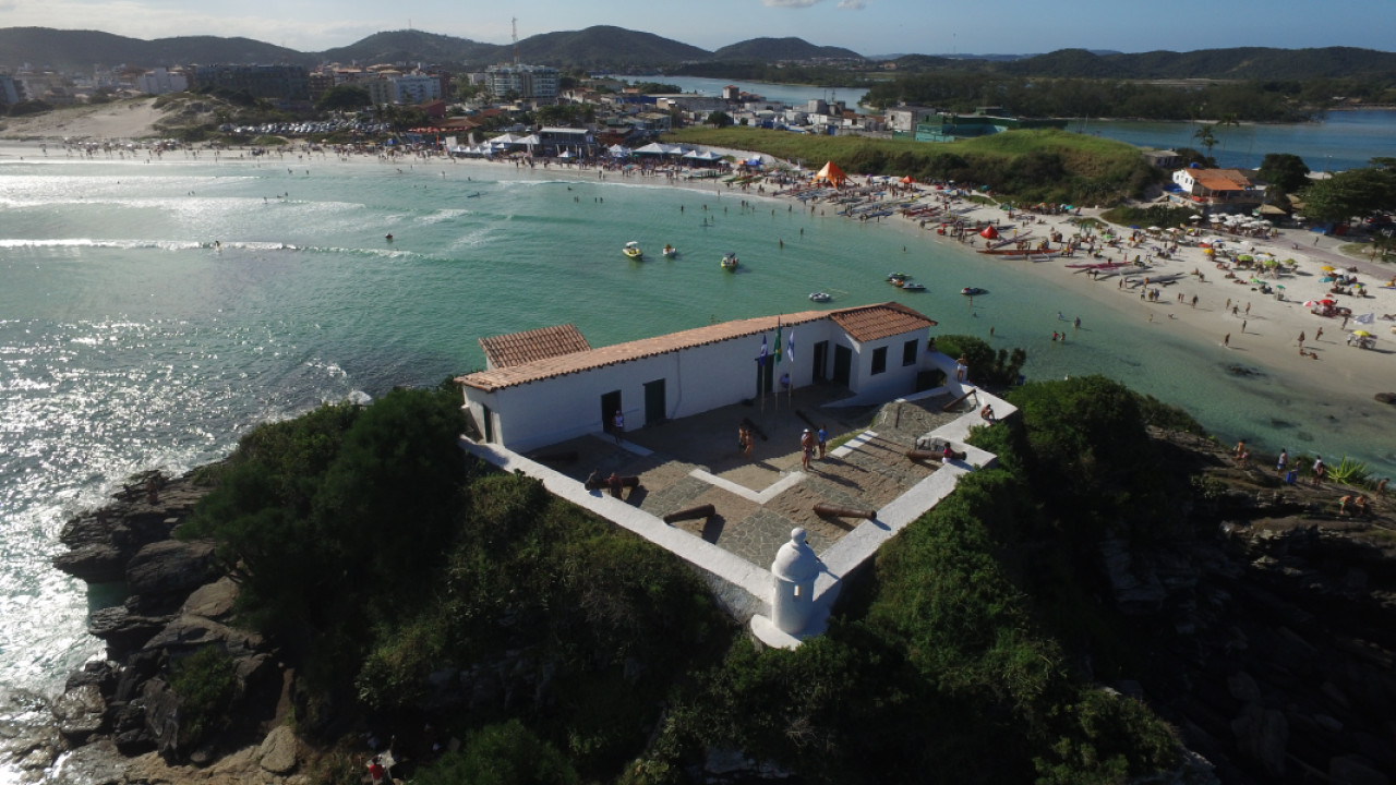 Praia do Forte. Foto turismo.cabofrio.rj.gov.br