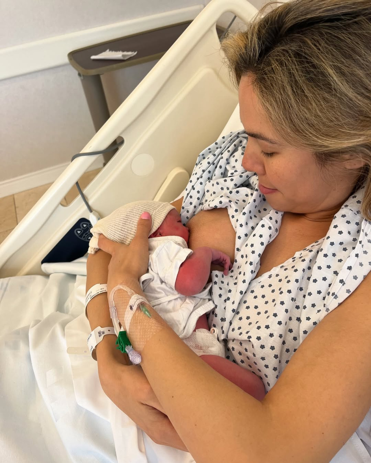 Elina Constantini y su primer posteo como mamá. Foto: Instagram @elinacostantini