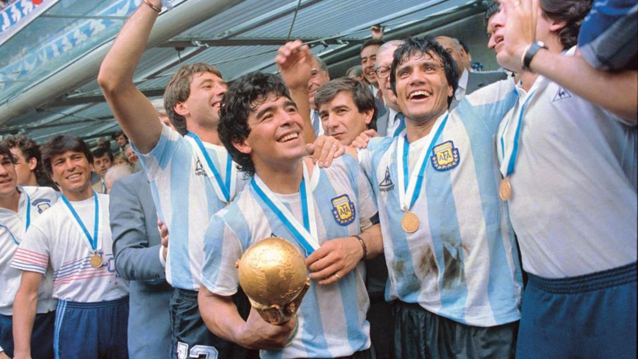 La Selección Argentina festejando el título mundial en el 86