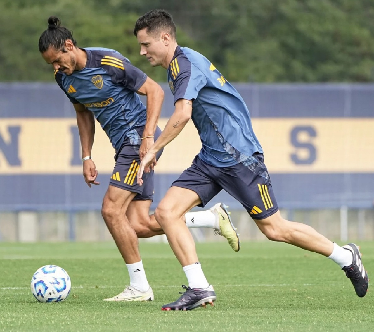 Ander Herrera, titular en la práctica de Boca. Foto: Instagram @bocajrs