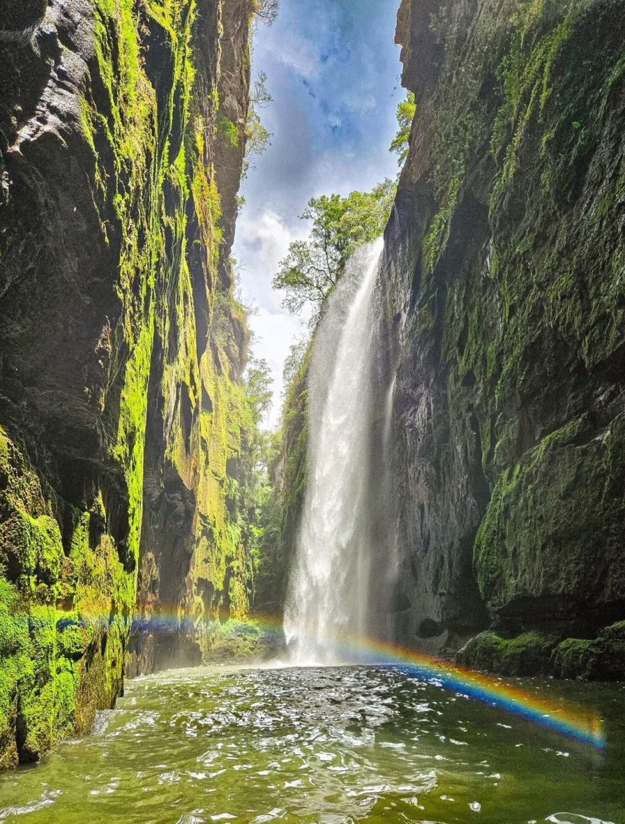 Véu da Noiva, Urubici, Santa Catarina, Brasil. Foto X @MTurismo