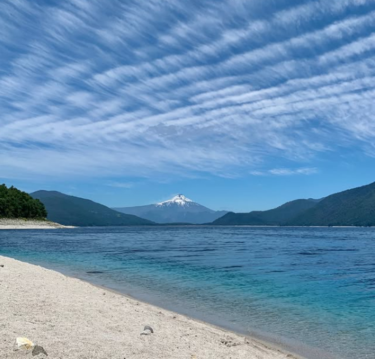 Lago Caburgua, en Chile. Foto: Instagram / puconchile.travel.