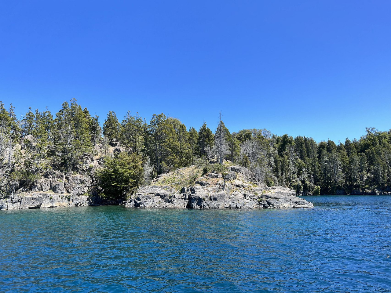 Navegar en velero por el lago Nahuel Huapi. Foto: Pato Daniele