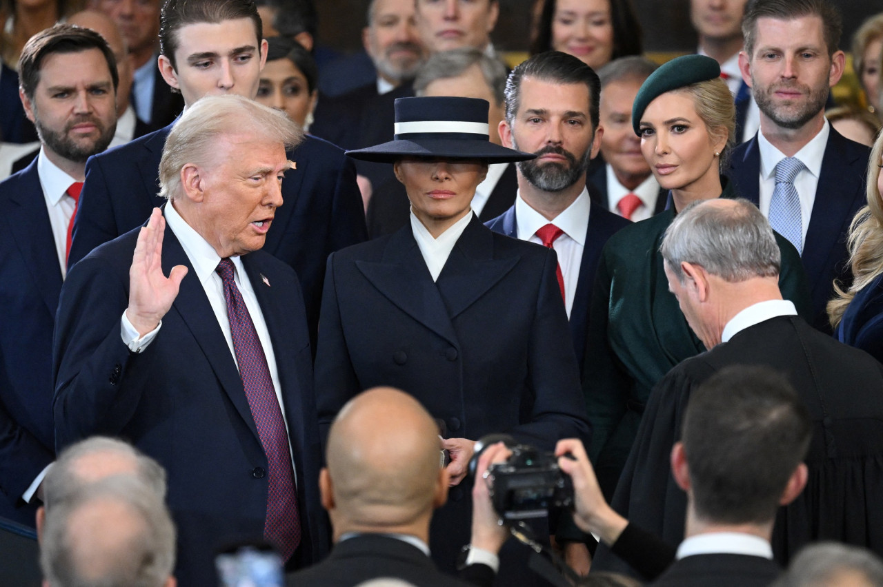 El look de Melania Trump en la asunción presidencial. Foto REUTERS