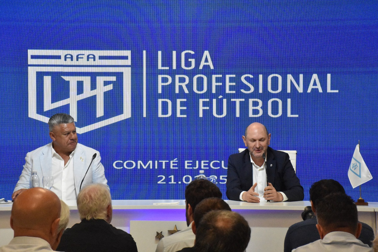 Claudio "Chiqui" Tapia y Rafael Louzán, presidente de RFEF. Foto: X @afa.