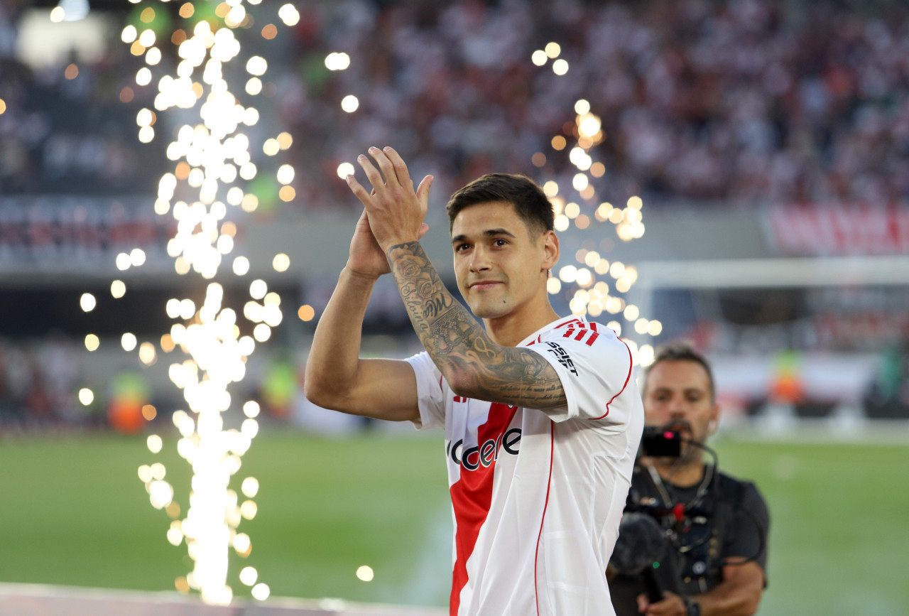 Lucas Martínez Quarta en la presentación de los refuerzos de River en el Monumental. Foto: NA.