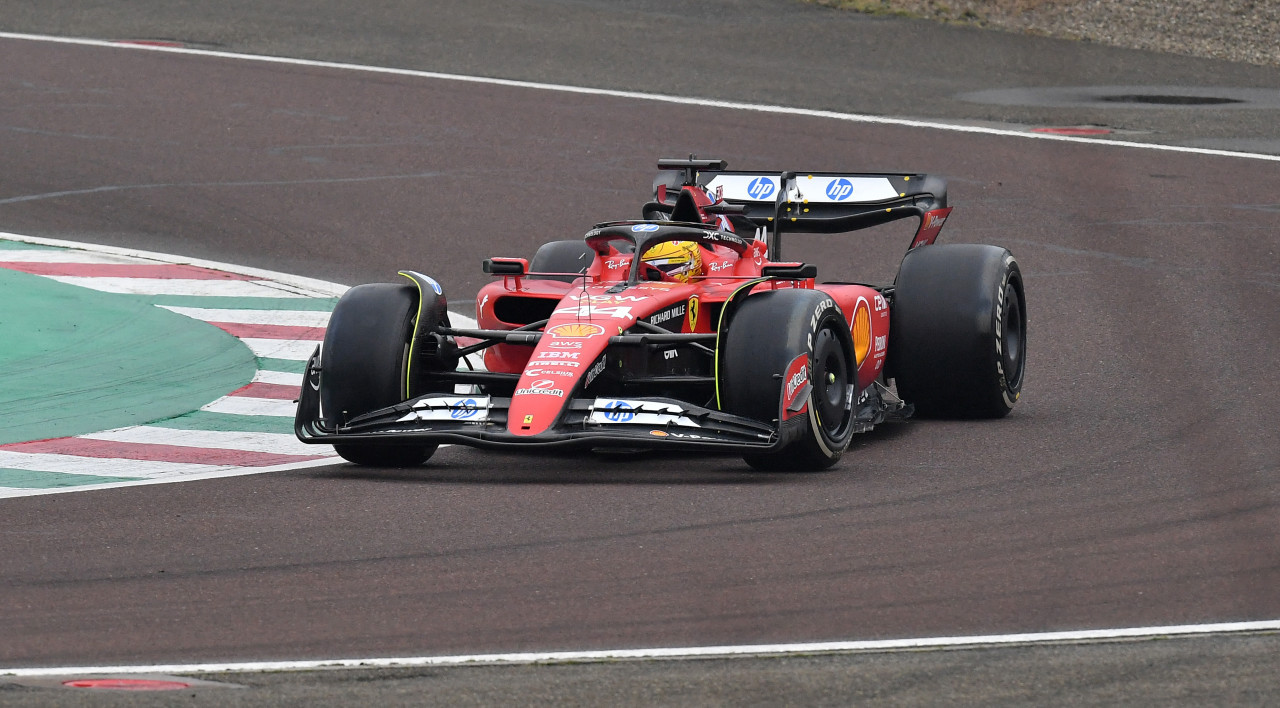 Lewis Hamilton en un Ferrari, Fórmula 1. Foto: Reuters.