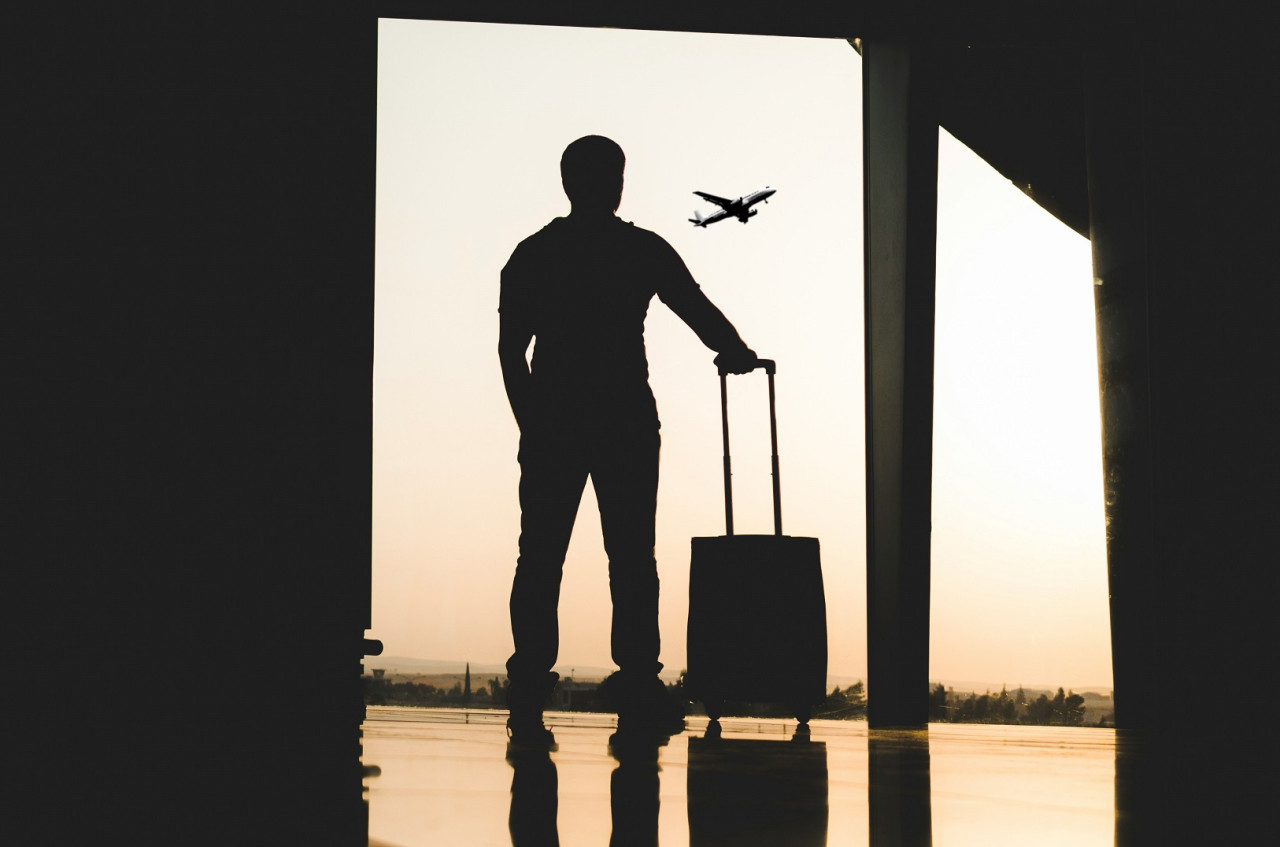 Perder un vuelo/avión. Foto: Unsplash/Yousef Alfuhig