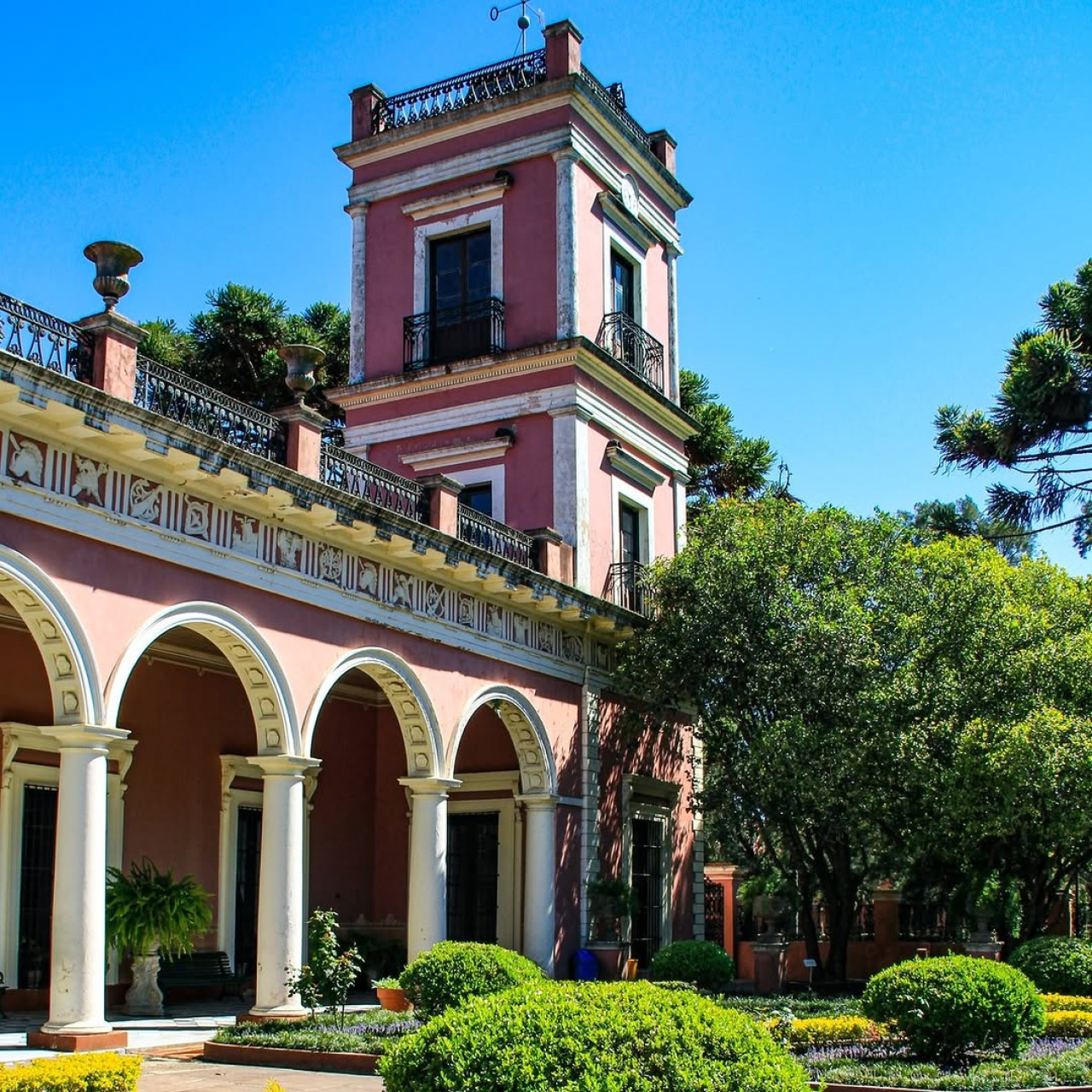 Palacio San José donde vivió y fue asesinado Urquiza.  Foto: Instagram @turismoconcepciondeluruguay