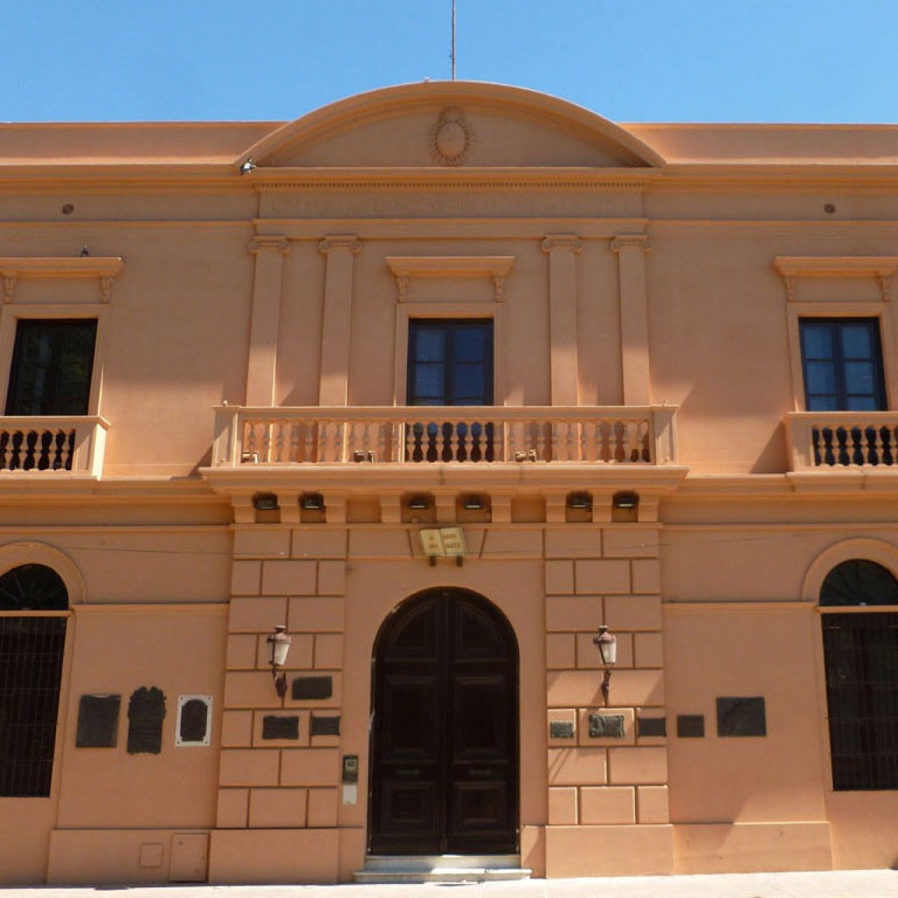 Colegio Nacional de Concepción del Uruguay, inaugurado en 1849. Foto: Instagram @turismoconcepciondeluruguay