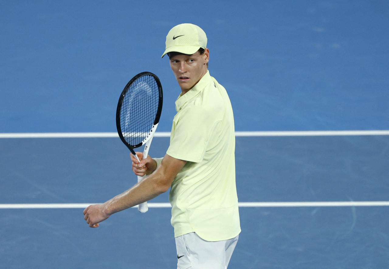 Jannik Sinner y Alexander Zverev. Foto: Reuters/Kim Kyung-Hoon.