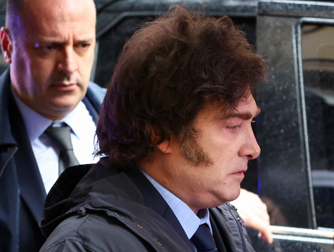 Javier Milei sale del Museo del Holocausto. Foto: Reuters / Agustin Marcarian.