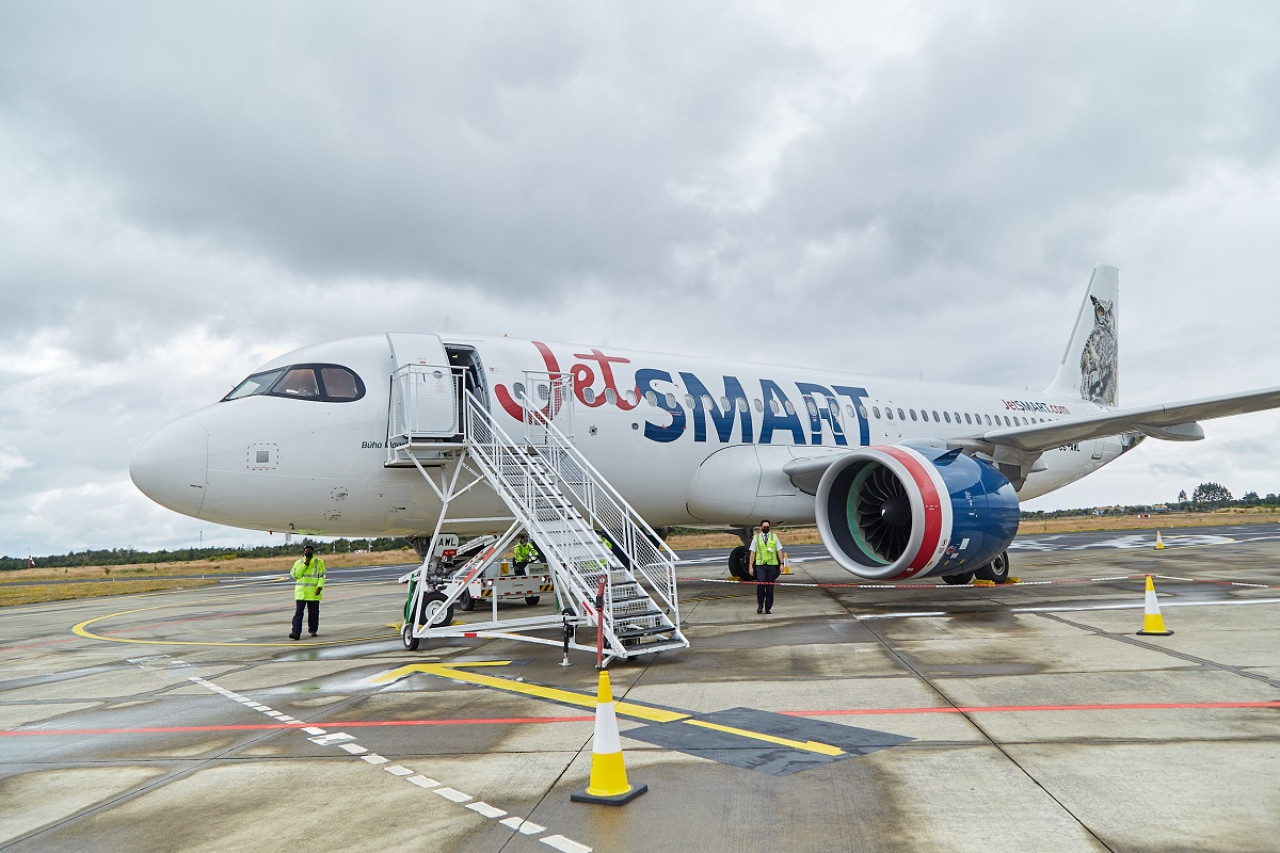 Avión de la aerolínea low cost JetSmart. Foto: X @VuelaJetSMART.