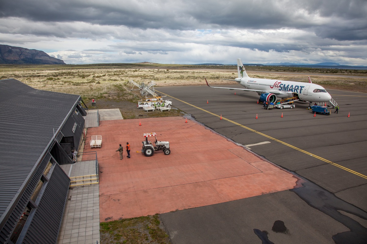 Avión de la aerolínea low cost JetSmart. Foto: X @VuelaJetSMART.