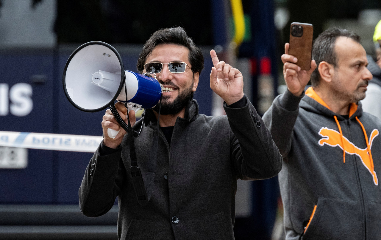 Salwan Momika, activista iraquí que impulsó quemas del Corán en Suecia. Foto: REUTERS.