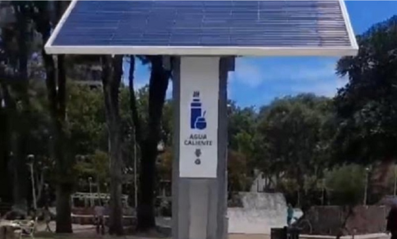 Estación solar en Plaza Mitre, Mar del Plata. Foto: Noticias Ambientales