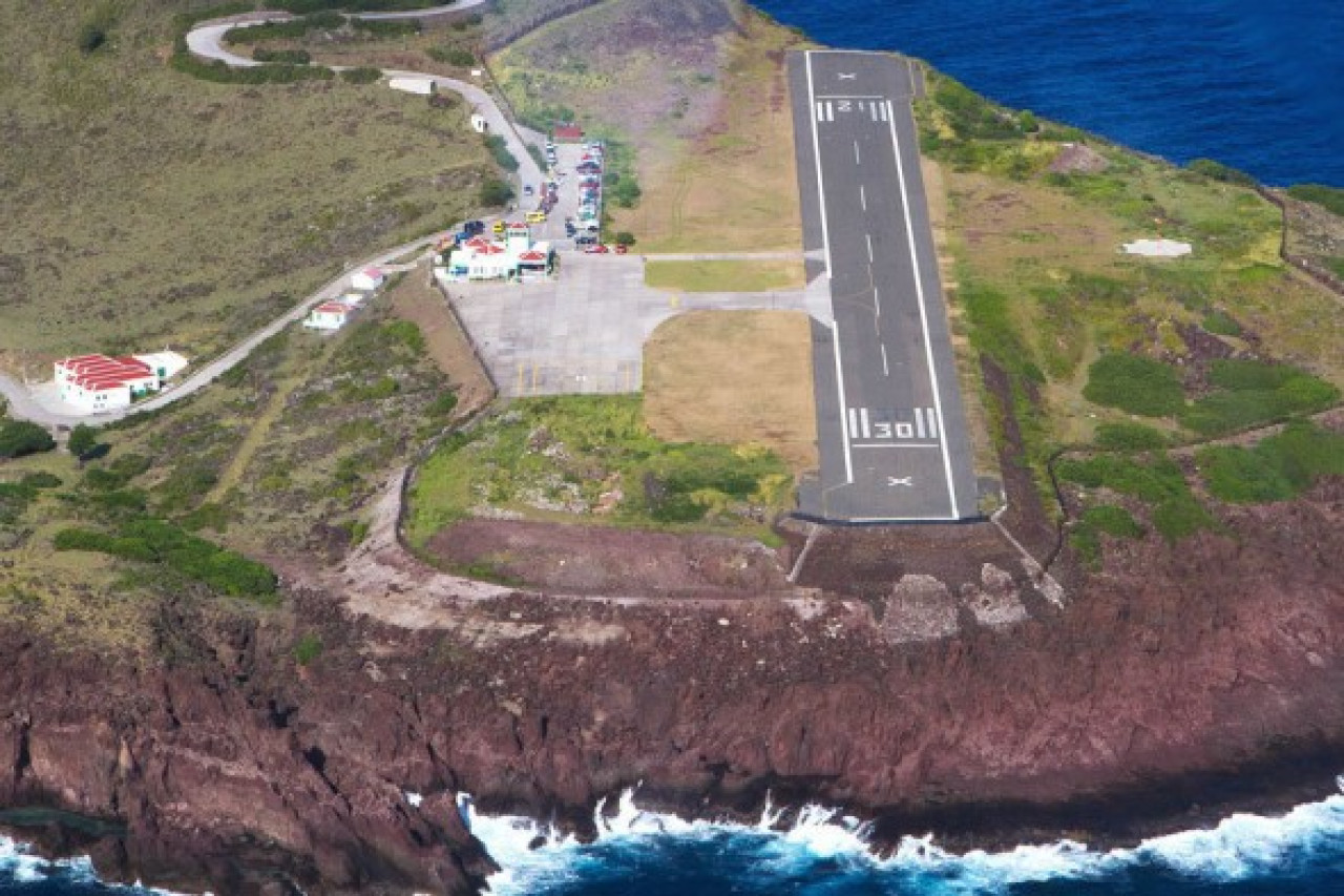 Juancho E. Yrausquin, el aeropuerto más chico del mundo. Foto X @TefCP