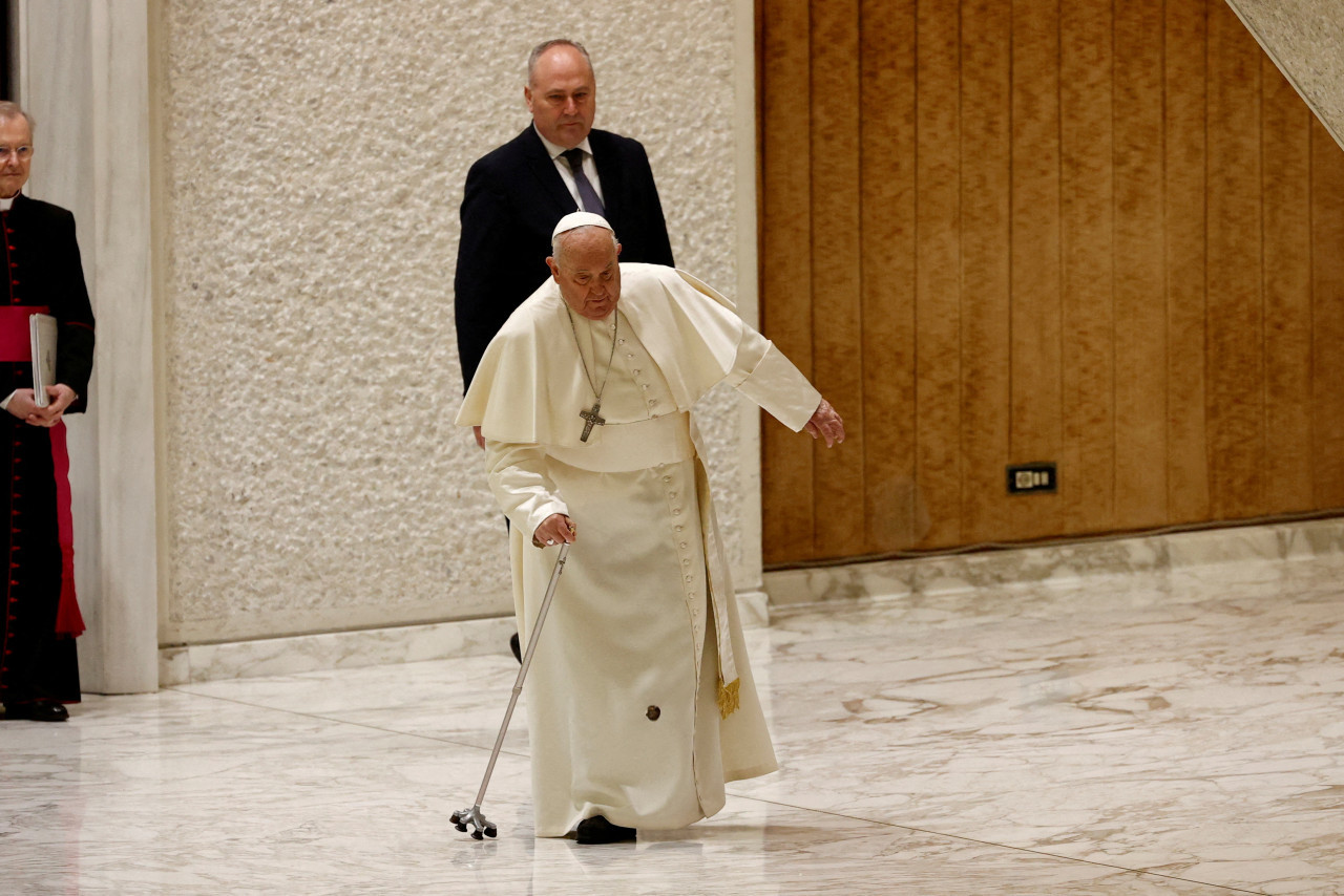 Traspié del Papa Francisco en el Vaticano. Foto: REUTERS.