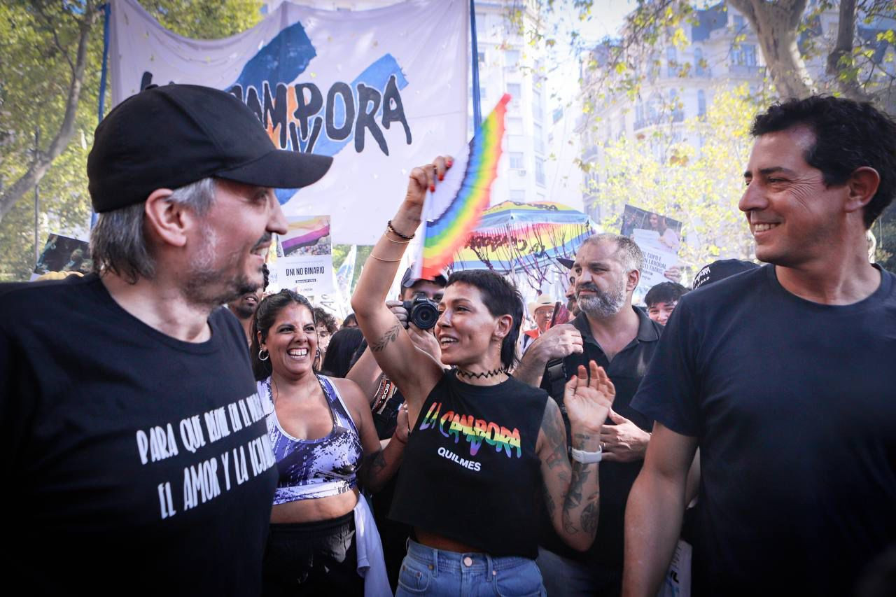 Mayra Mendoza en la Marcha Federa. Antifascista/Antirracista.