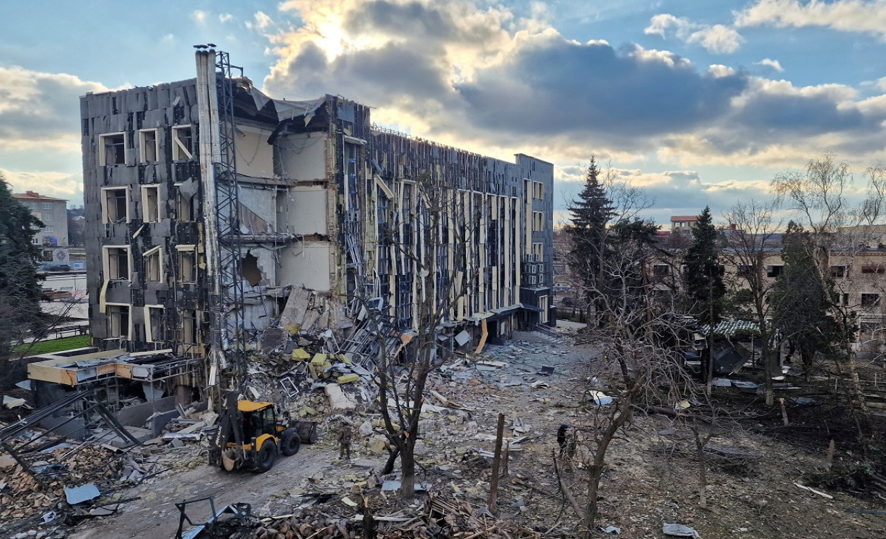 Bombardeo mortal en Izium, Járkov, Ucrania. Foto: Reuters (Sofiia Gatilova)