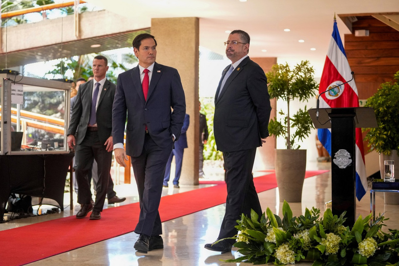 Marco Rubio junto a Rodrigo Chaves, el presidente de Costa Rica. Foto: Reuters (Mark Schiefelbein)