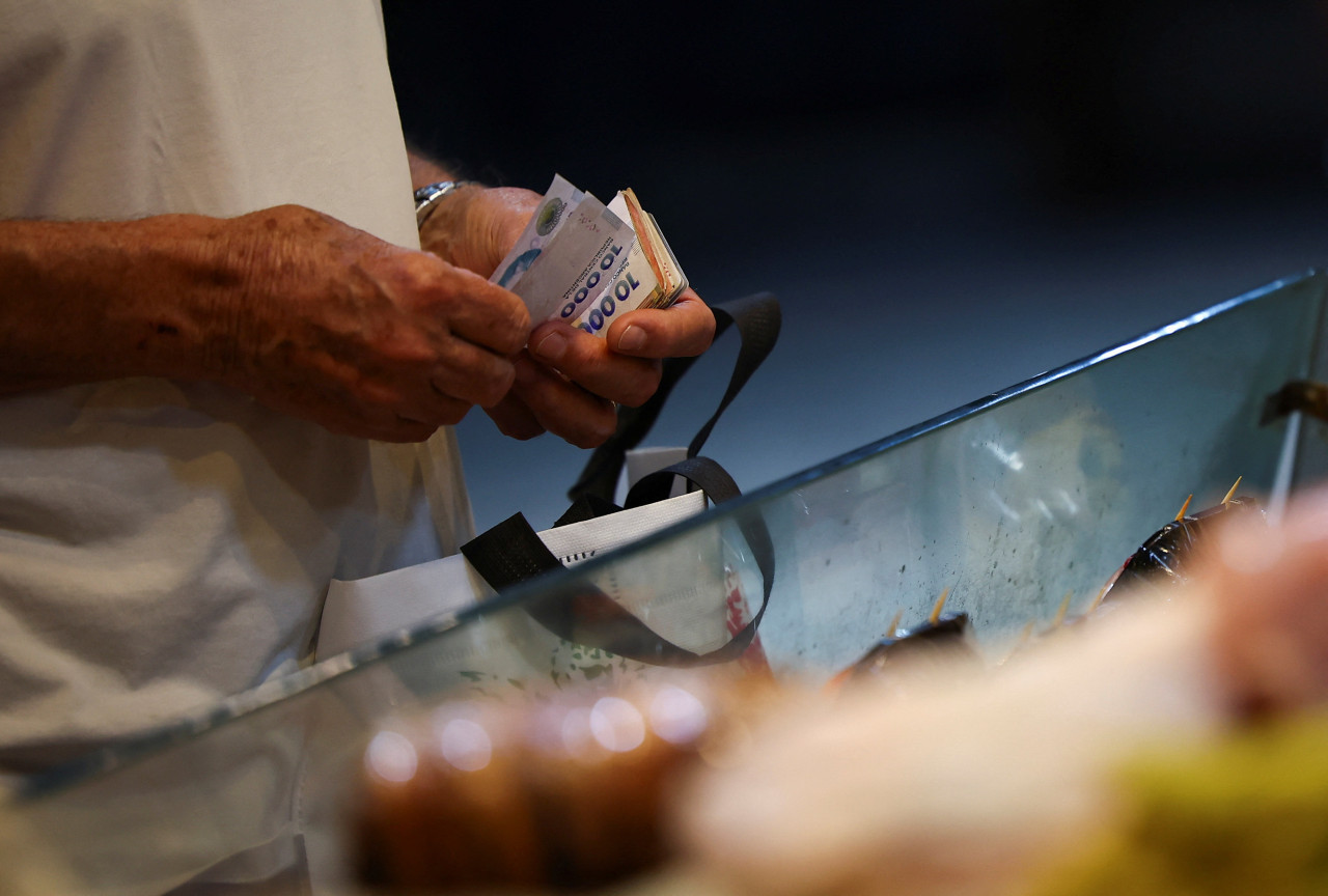 Dinero, plata, billetes. Foto: REUTERS/Agustin Marcarian.