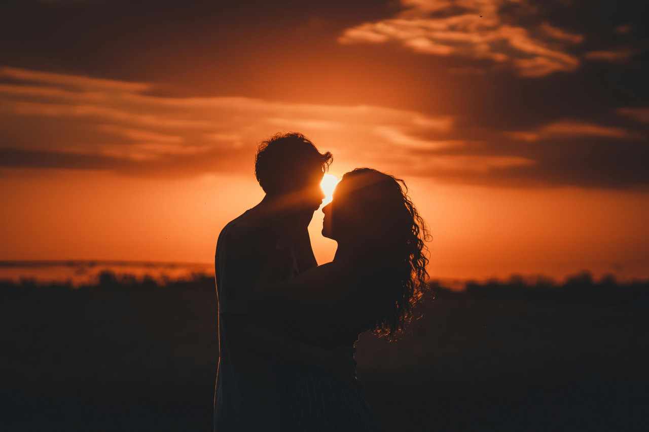 Parejas, enamorados, amor. Foto: Pexels.