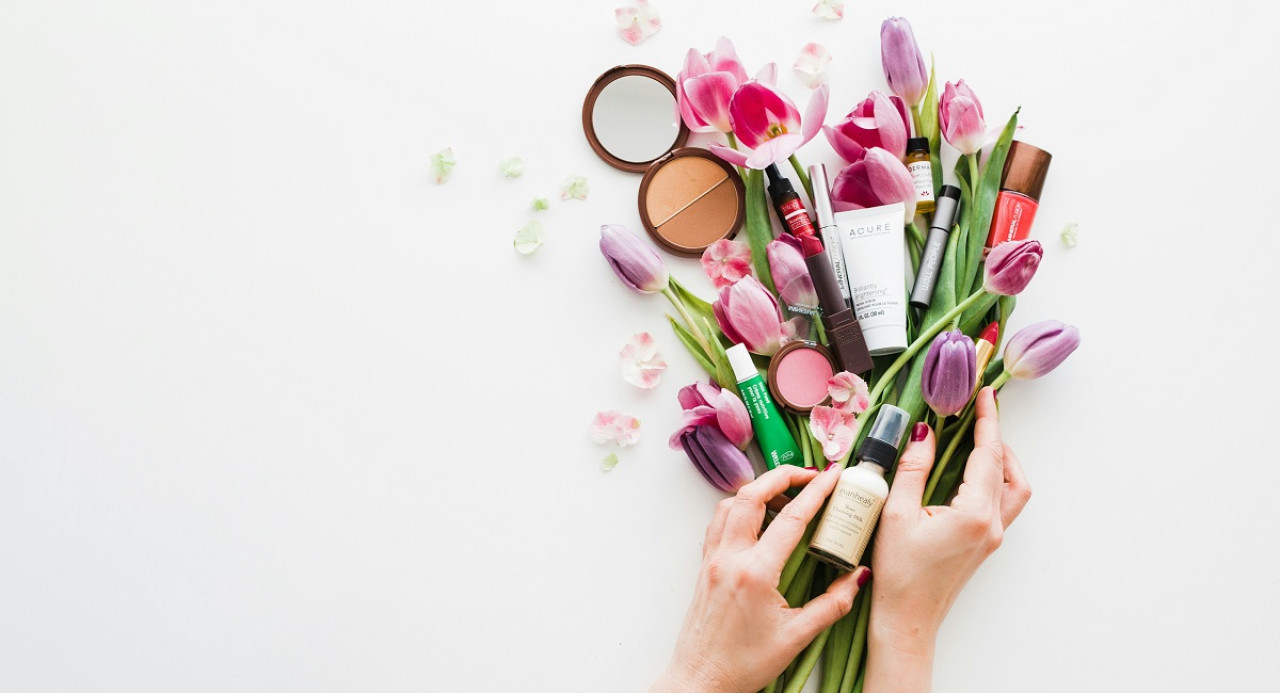 Cosméticos; maquillaje. Foto: Unsplash.