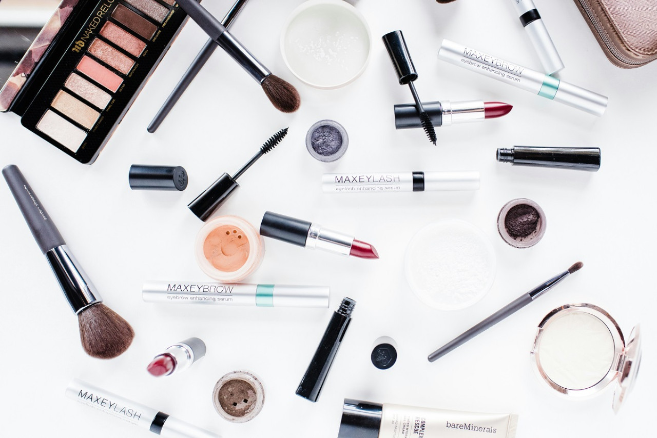 Cosméticos; maquillaje. Foto: Unsplash.