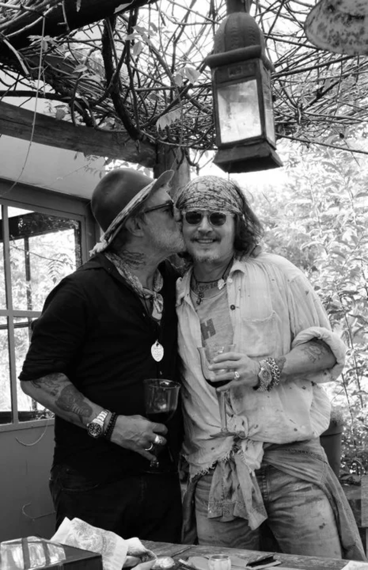 Johnny Depp junto al empresario Jorge "Corcho" Rodríguez. Foto: NA.