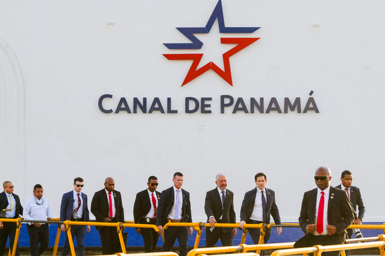 El secretario de Estado de EEUU, Marco Rubio, visita el Canal de Panamá. Foto: Mark Schiefelbein/Pool via REUTERS REFILE