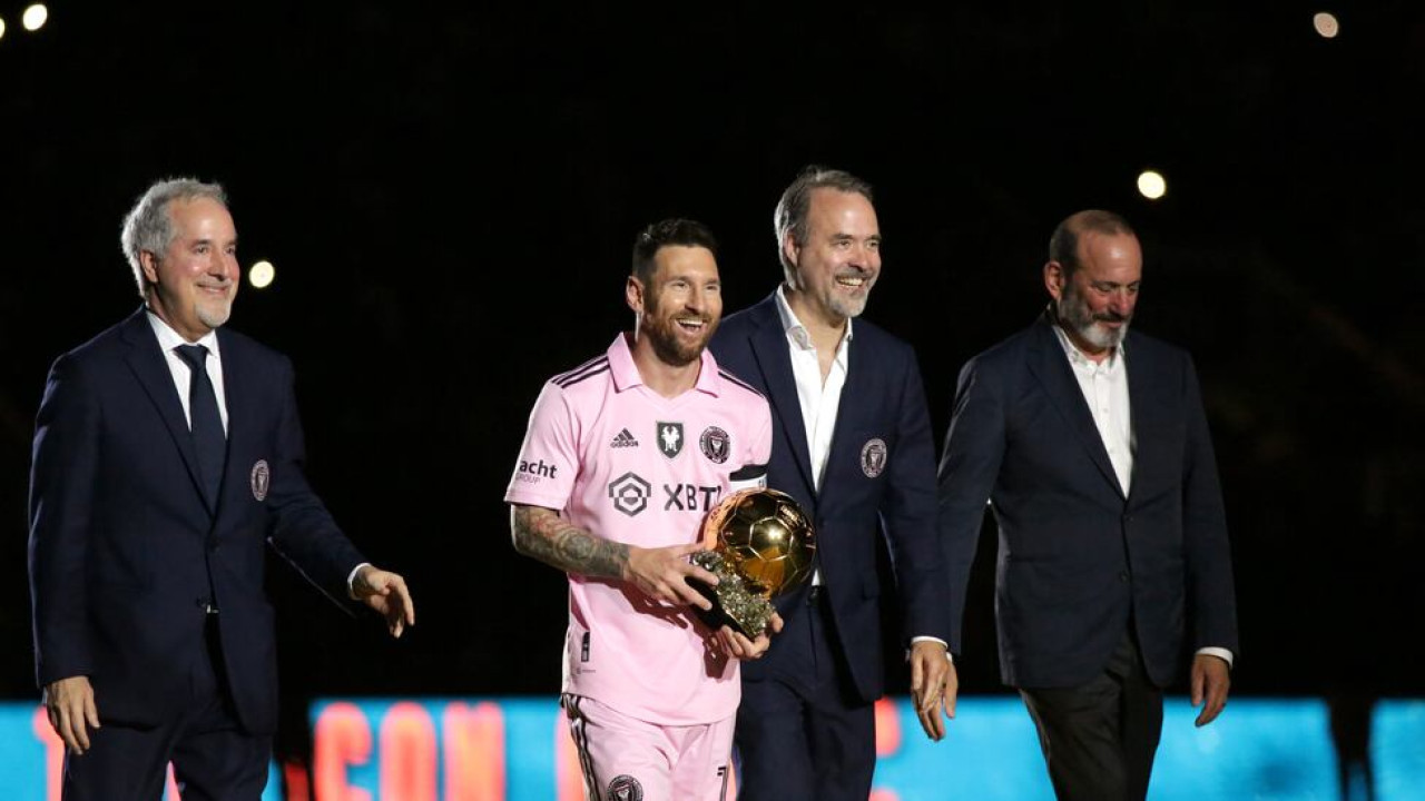 Los dueños del Inter Miami junto con Messi. Foto: EFE / Marlon Pacheco