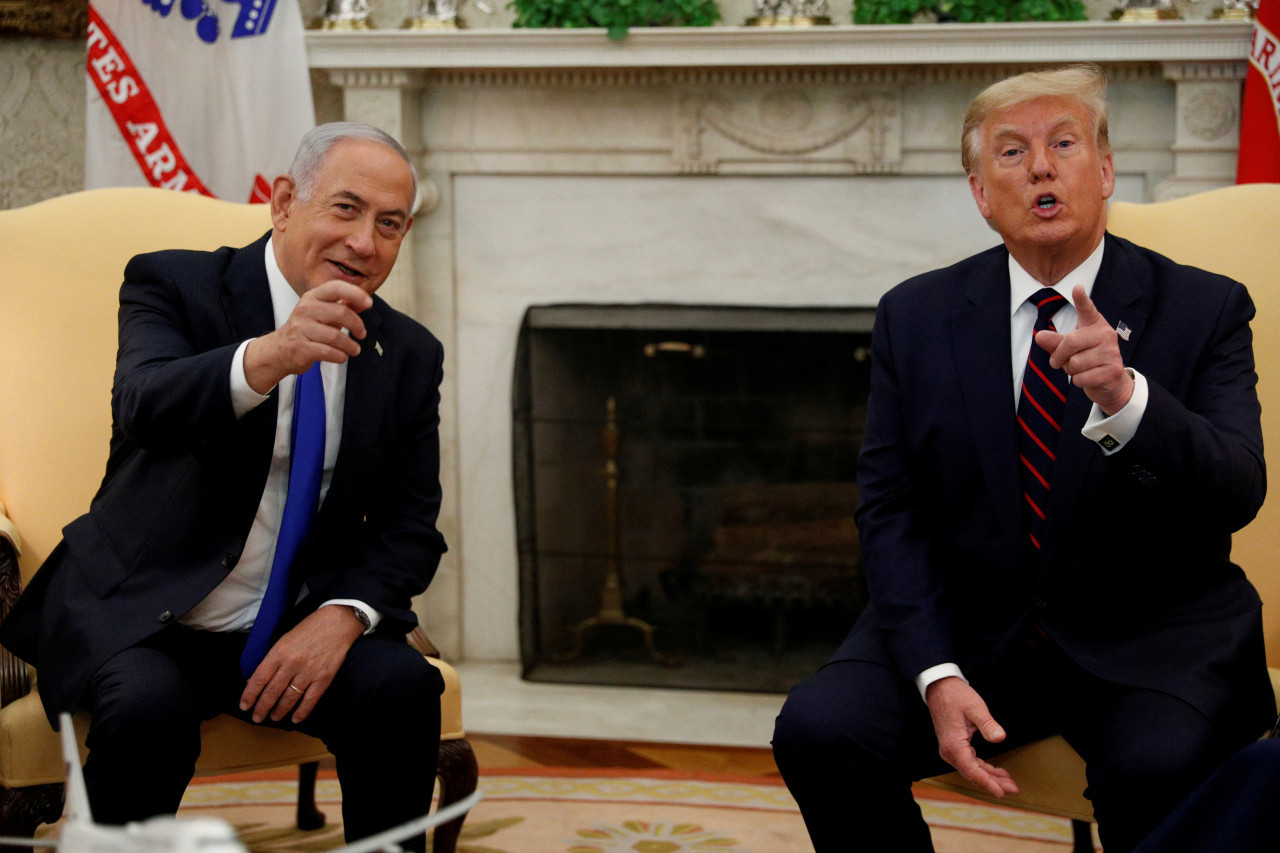 Donald Trump junto a Benjamin Netanyahu. Foto: Reuters/Tom Brenner.