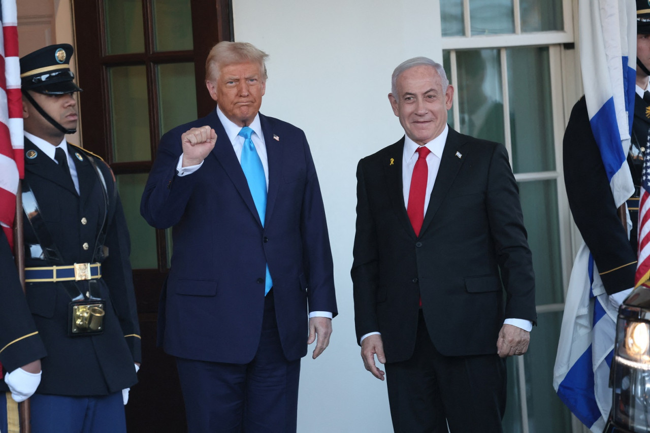 Benjamín Netanyahu junto a Donald Trump. Foto: Reuters/Leah Millis