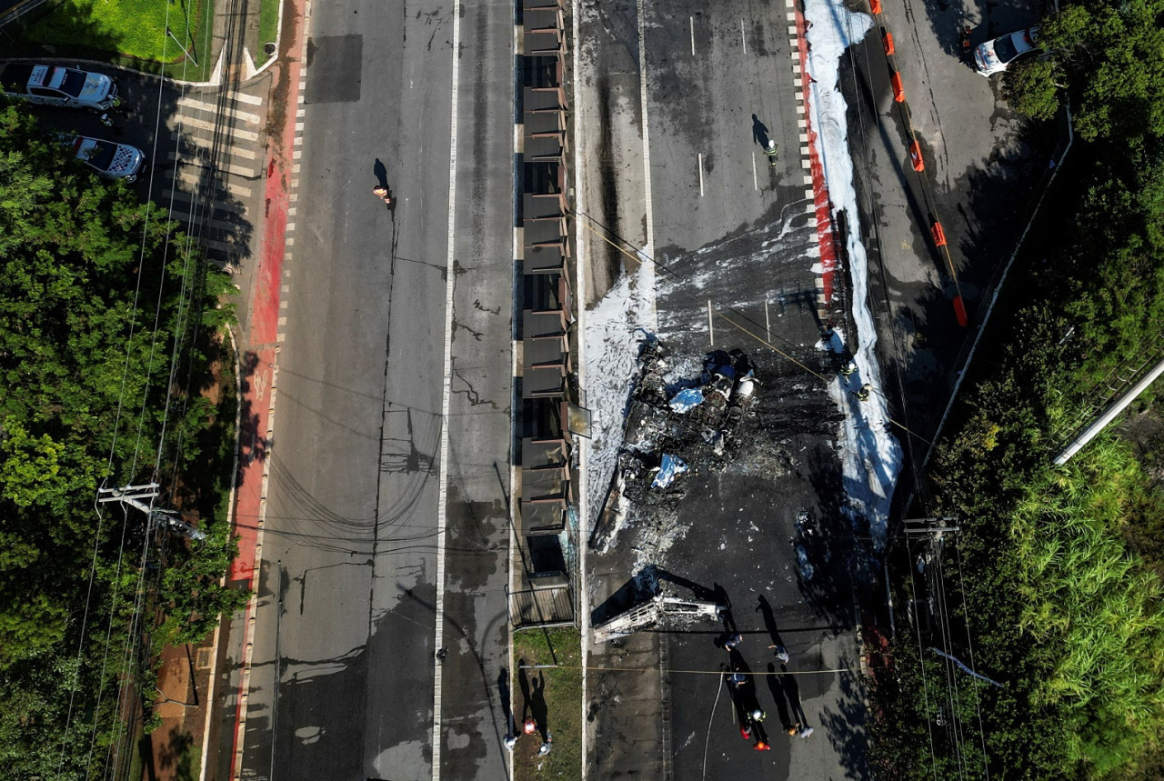 Una avioneta impactó contra un colectivo en Brasil. Foto: Reuters/Tuane Fernandes