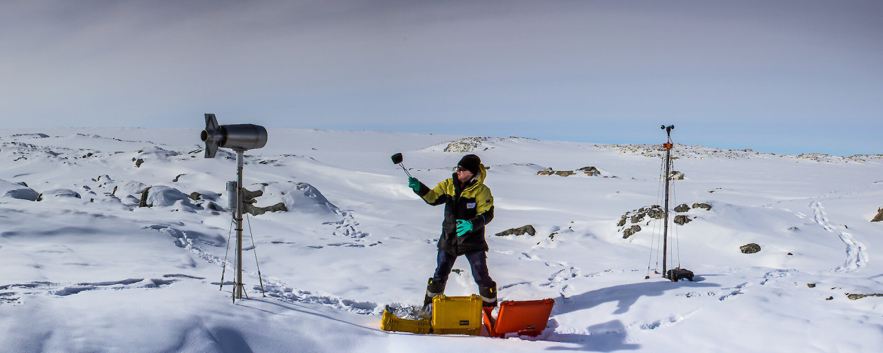 Científico del Programa Antártico Australiano (AAP). Foto: Australian Antarctic Program / Gordon Tait.