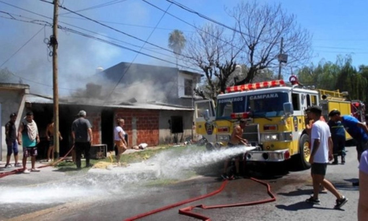 Trágico incendio en Campana. Foto X @Nexofin