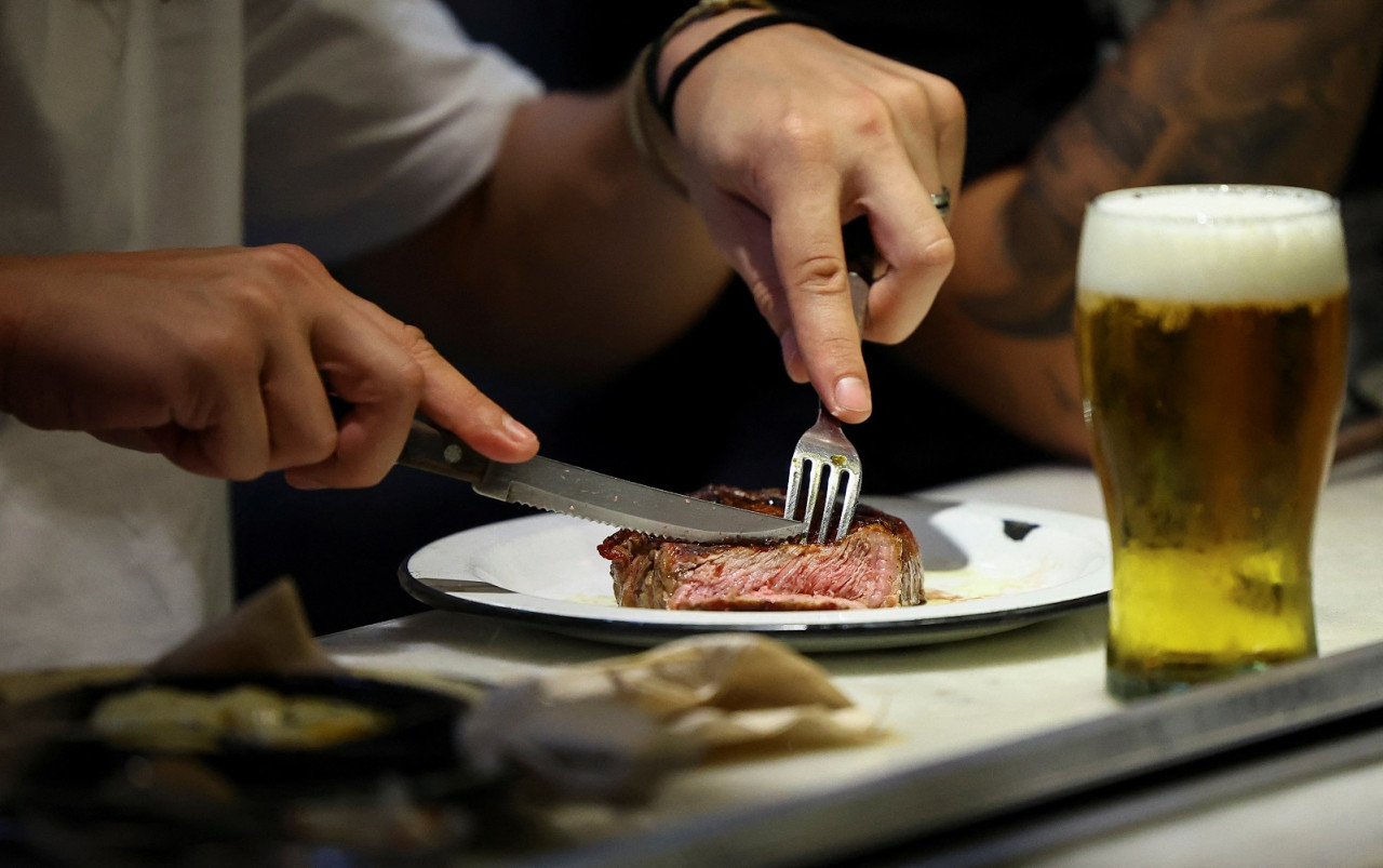 Asado, carne, parrilla. Foto: Reuters/Agustin Marcarian