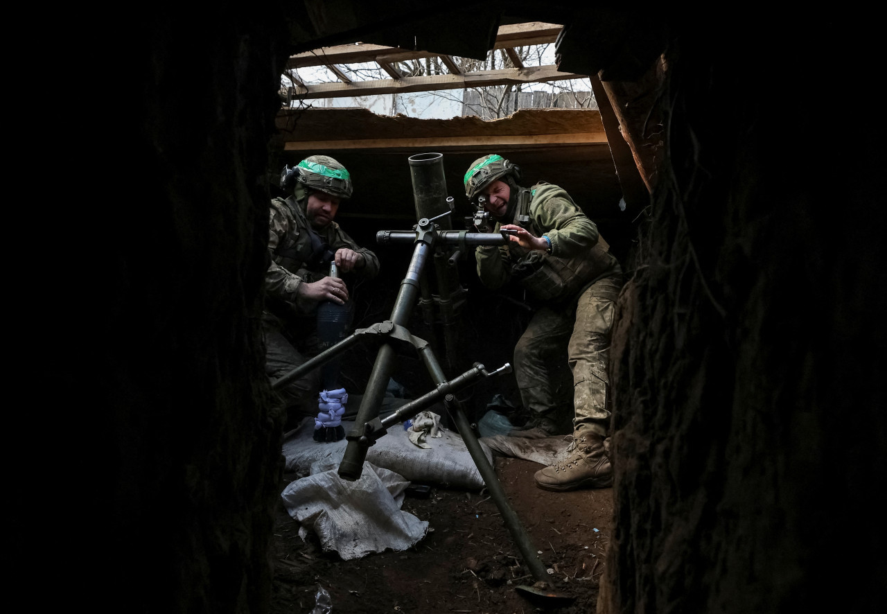 Militares ucranianos en la guerra contra Rusia. Foto: Reuters/Serhii Nuzhnenko