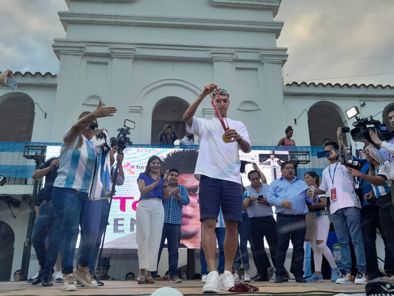 El campeón del mundo Exequiel Palacios en su pueblo natal, Famaillá, Tucumán. Foto: Municipalidad de Famaillá