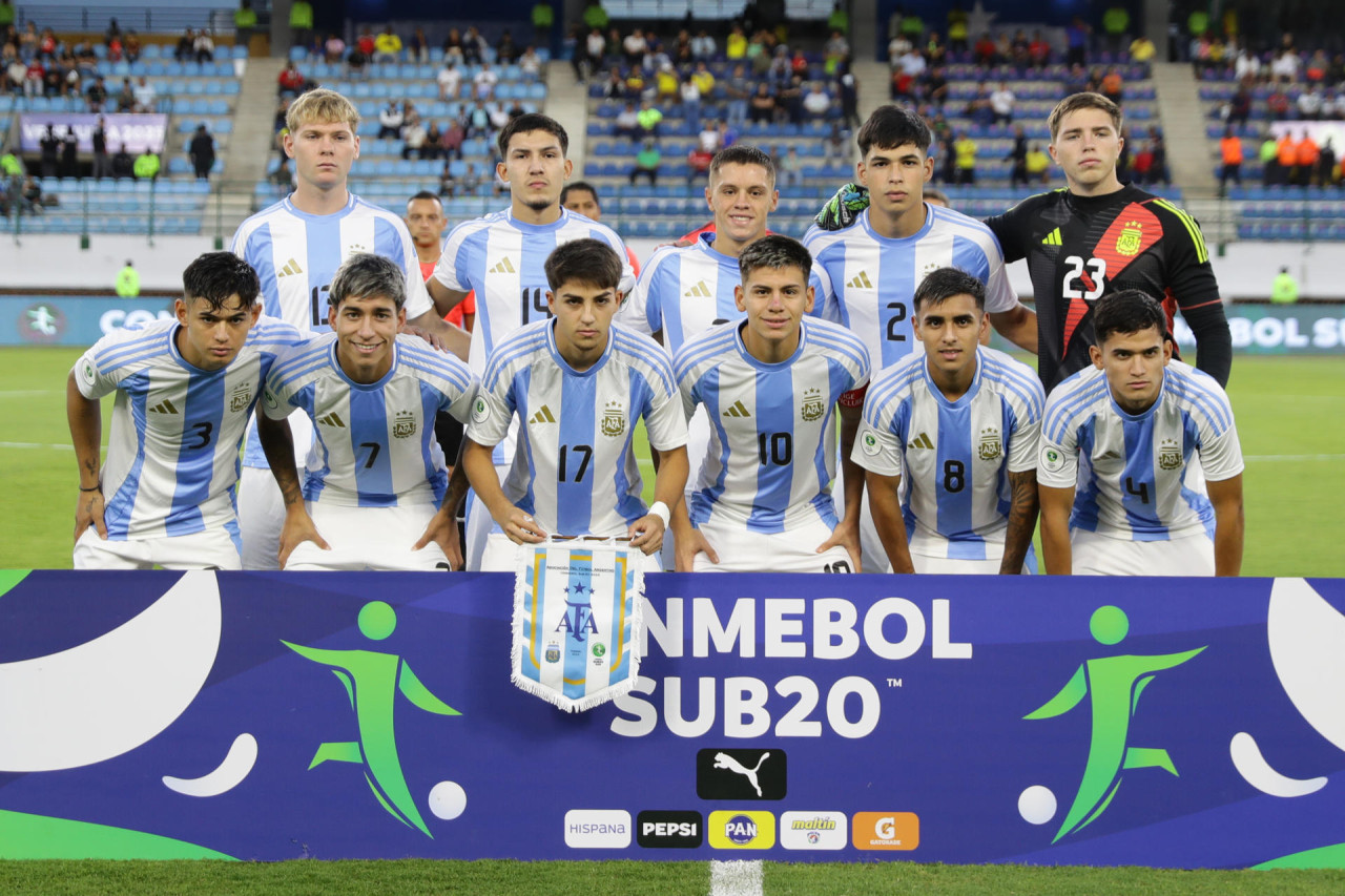 Formación Argentina Sub 20 vs. Colombia. Foto: EFE (Ronald Pena)