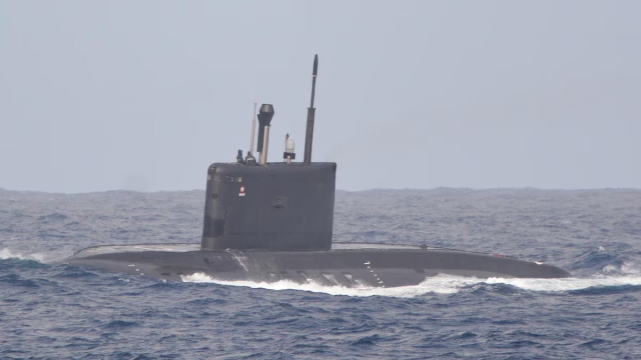 El submarino ruso perseguido por la Armada. Foto: EMAD.