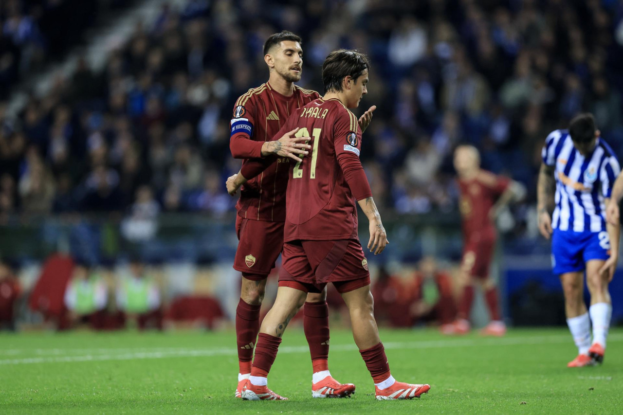 Lesión de Paulo Dybala en el duelo entre Porto y Roma por la Europa League. Foto: EFE.