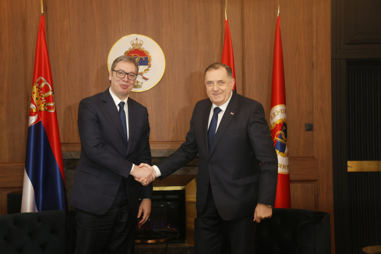 Aleksandar Vucic, presidente de Serbia, y el líder de los serbios de Bosnia-Herzegovina, Milorad Dodik. Foto: @sns_srbija