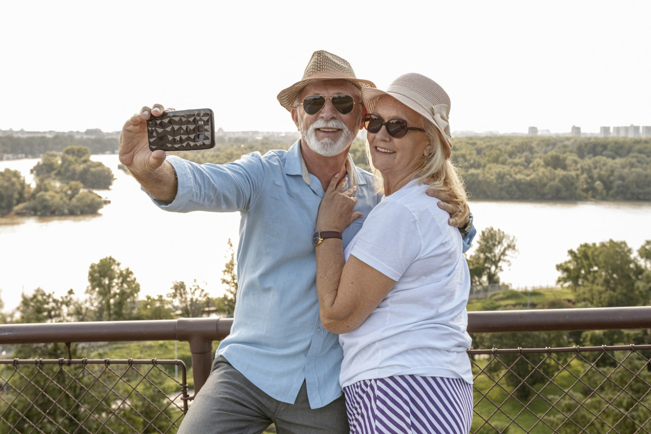 Viaje de ancianos. Foto: Freepik