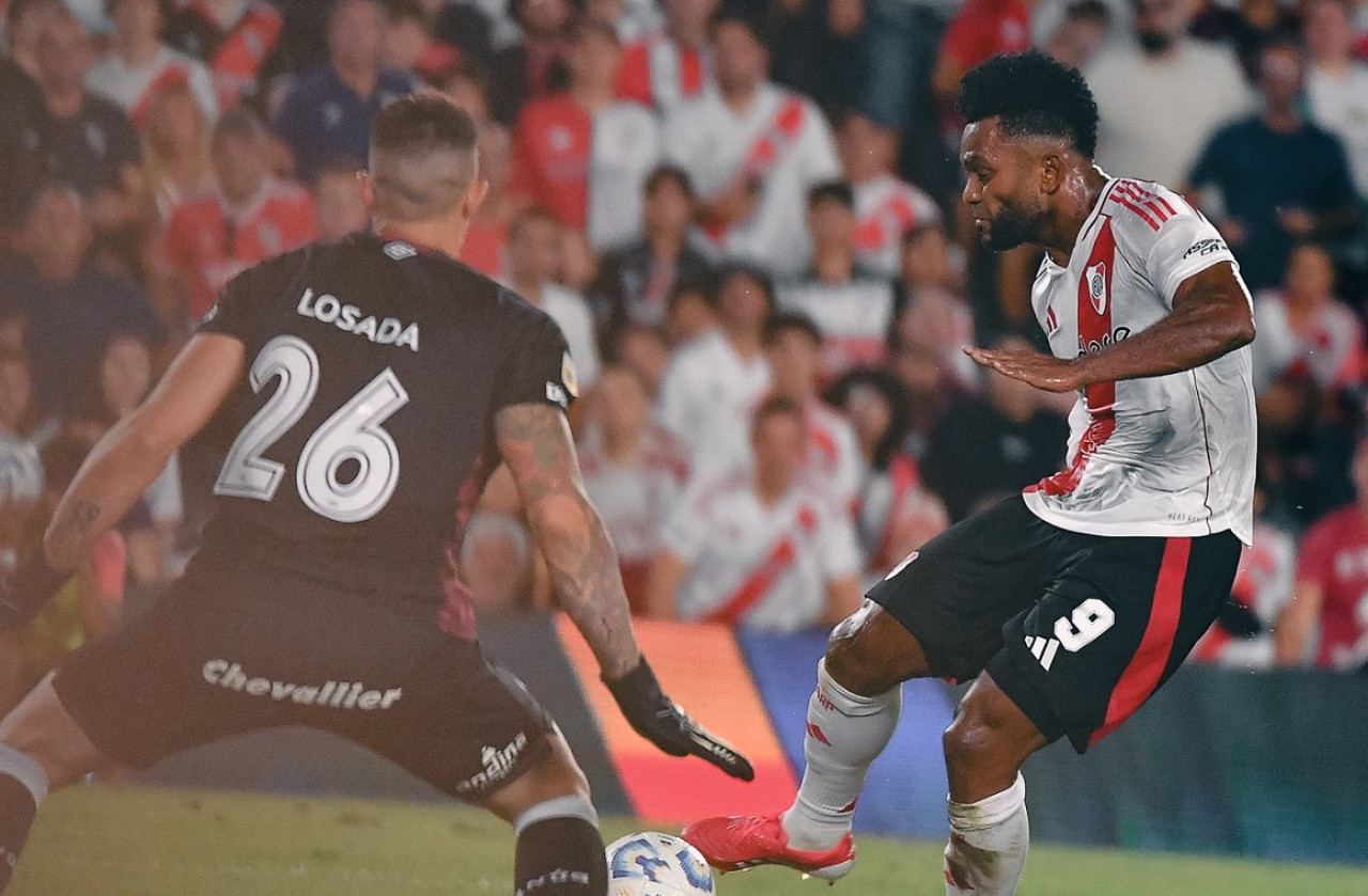 Miguel Borja; River Plate vs. Lanús. Foto: X @RiverPlate.