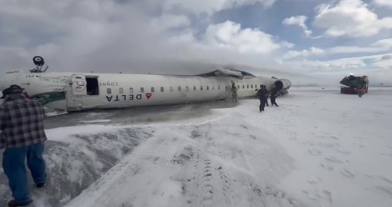 Cayó un avión en Toronto, Canadá. Foto: captura