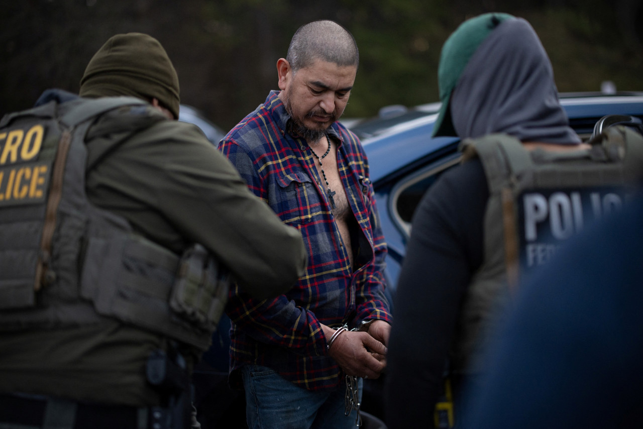 Un mexicano arrestado en Estados Unidos. Foto: Reuters/Carlos Barria.