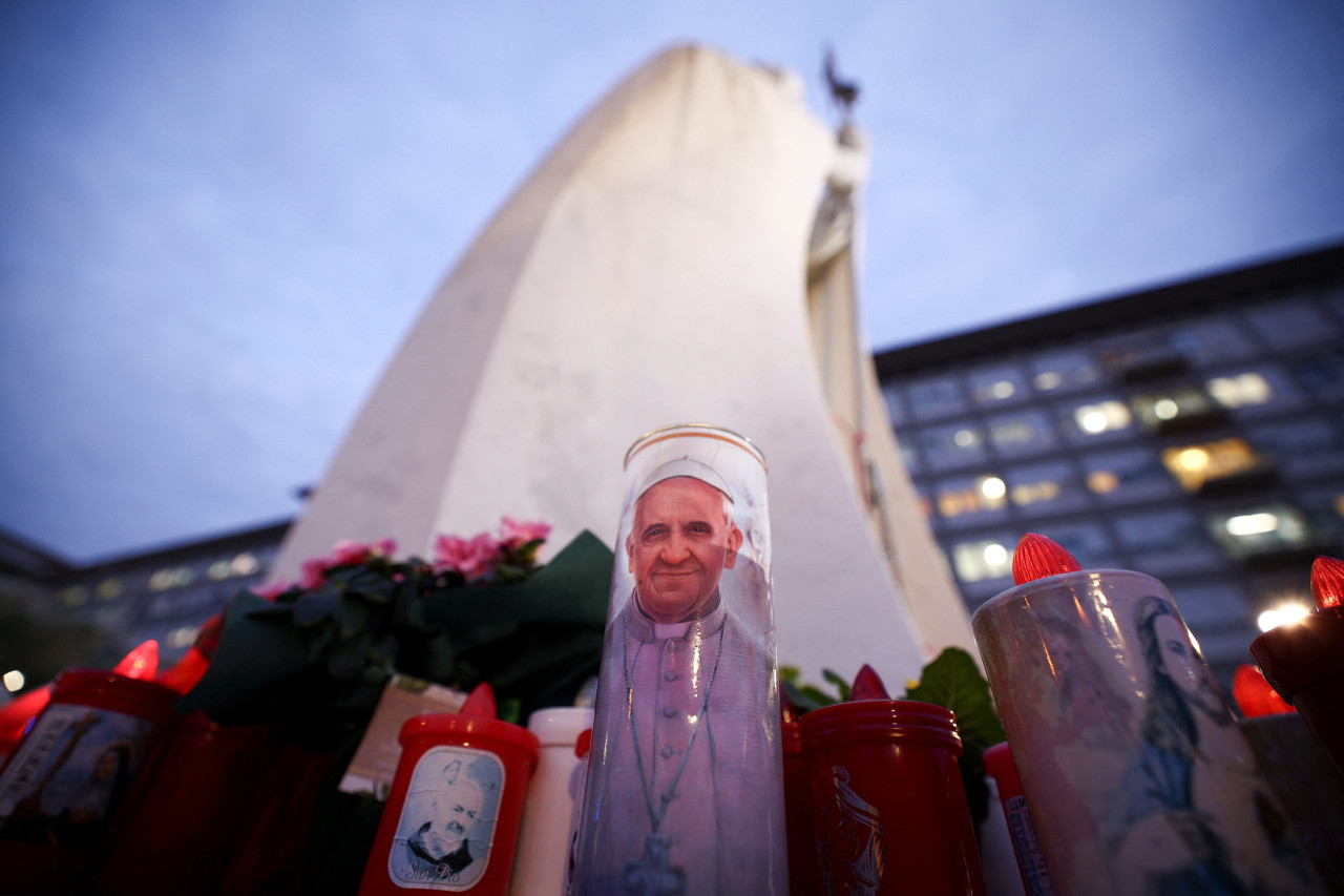 Cadena de oración por la salud del Papa Francisco. Foto: REUTERS.