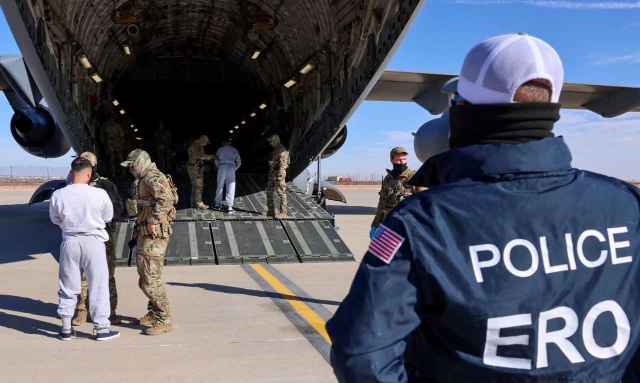 Deportación de migrantes en Guantánamo. Foto: Reuters/DHS